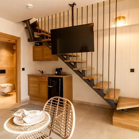 Adorno Private Only Adults & Kids 12 فيلة Vrasná