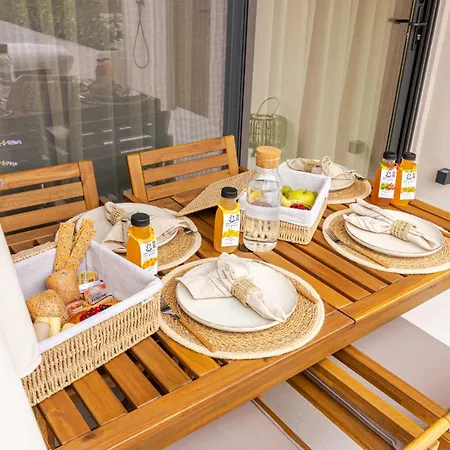 Adorno Private Only Adults & Kids 12 فيلة Vrasná