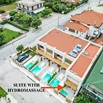 Adorno Private Only Adults & Kids 12 * Vrasná